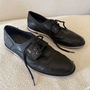 Vélez Black Leather Shoes